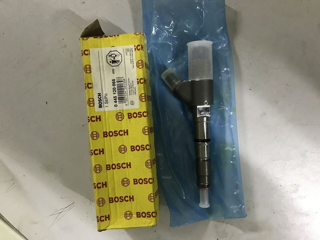Bosch 4289311 Volvo ALL VOLVO - Injektor für Radlader: das Bild 1 Bosch 4289311 Volvo ALL VOLVO - Injektor für Radlader: das Bild 1
