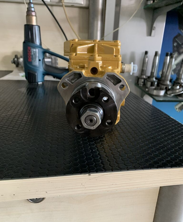 Bosch Caterpillar - Kraftstoffpumpe für LKW: das Bild 2 Bosch Caterpillar - Kraftstoffpumpe für LKW: das Bild 2