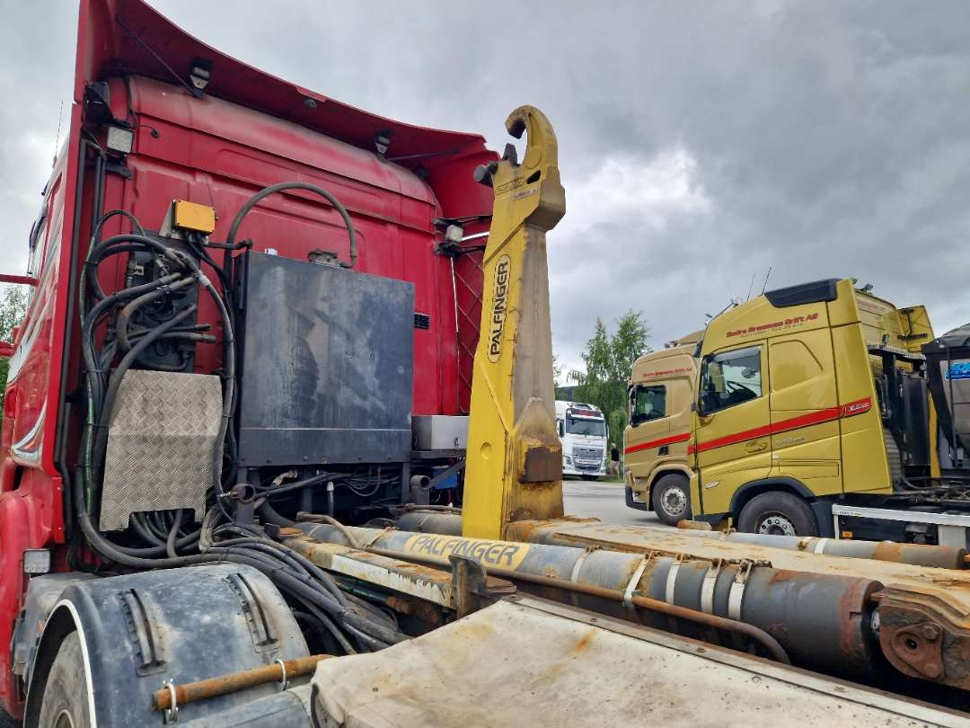 Scania R580 Brøytebil med sideplog og hydraulisk saltsystem - Abrollkipper: das Bild 5 Scania R580 Brøytebil med sideplog og hydraulisk saltsystem - Abrollkipper: das Bild 5