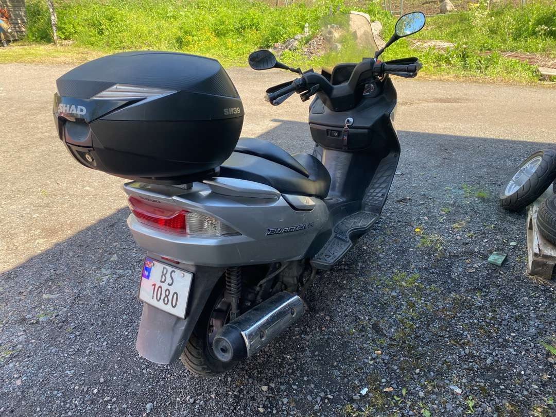 Suzuki Burgman UH 125//Lett MC - Motorradanhänger: das Bild 3 Suzuki Burgman UH 125//Lett MC - Motorradanhänger: das Bild 3