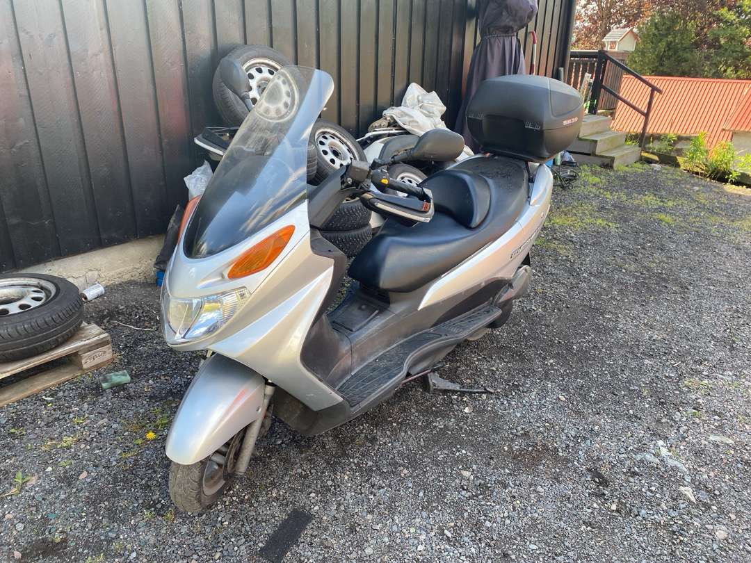 Suzuki Burgman UH 125//Lett MC - Motorradanhänger: das Bild 1 Suzuki Burgman UH 125//Lett MC - Motorradanhänger: das Bild 1