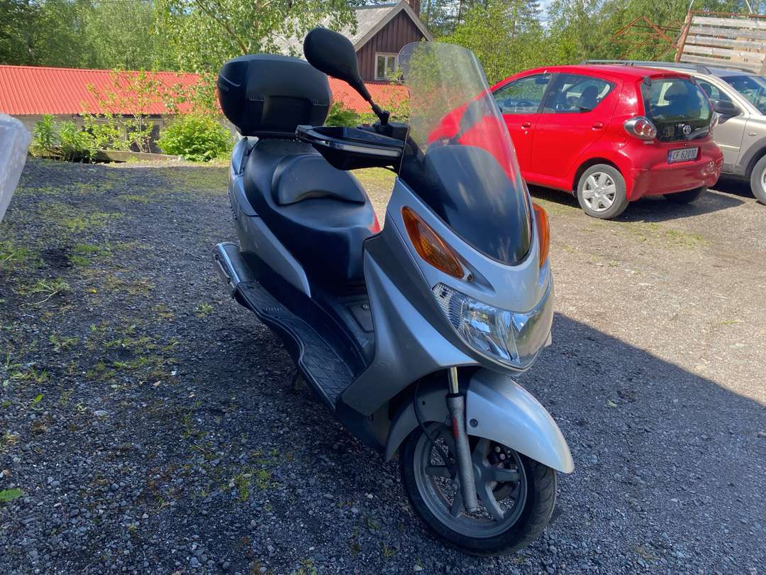 Suzuki Burgman UH 125//Lett MC - Motorradanhänger: das Bild 2 Suzuki Burgman UH 125//Lett MC - Motorradanhänger: das Bild 2