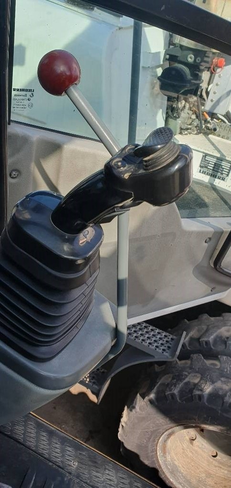 Mobilbagger Liebherr A 910 compact: das Bild 8