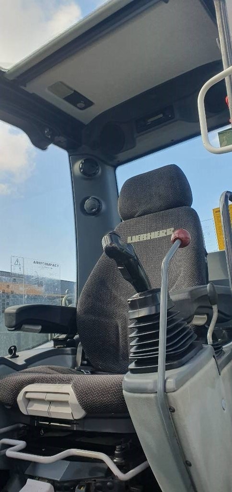Mobilbagger Liebherr A 910 compact: das Bild 6
