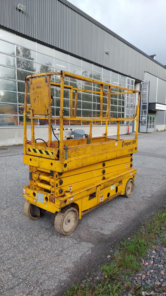 Haulotte Compact 10 N, 2005 Saksilava nostin, Vantaa - Baumaschine: das Bild 1 Haulotte Compact 10 N, 2005 Saksilava nostin, Vantaa - Baumaschine: das Bild 1