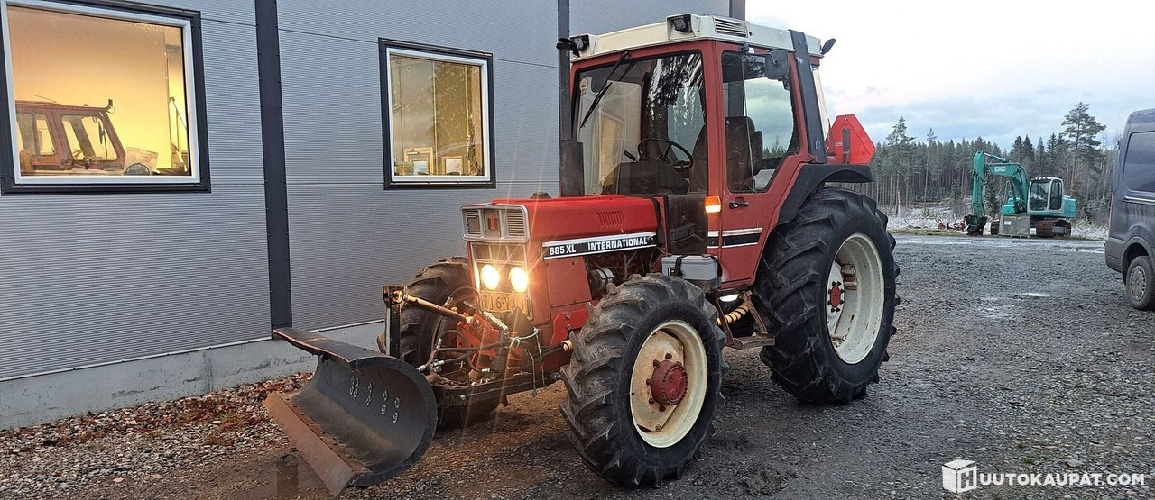 International 585XL, 1985, Diesel, 6 147 h Traktori, Kruunupyy - Traktor: das Bild 1 International 585XL, 1985, Diesel, 6 147 h Traktori, Kruunupyy - Traktor: das Bild 1