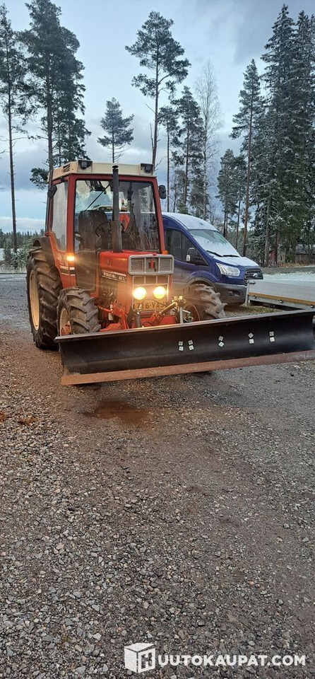 International 585XL, 1985, Diesel, 6 147 h Traktori, Kruunupyy - Traktor: das Bild 2 International 585XL, 1985, Diesel, 6 147 h Traktori, Kruunupyy - Traktor: das Bild 2