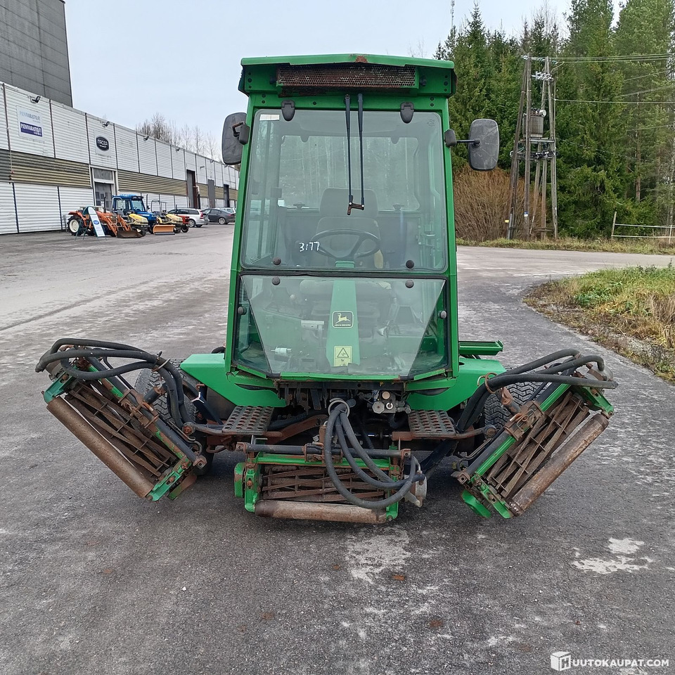 John Deere 3235 kelaleikkuri, 4 WD ja hytti, Hollola - Rasenmäher: das Bild 4 John Deere 3235 kelaleikkuri, 4 WD ja hytti, Hollola - Rasenmäher: das Bild 4