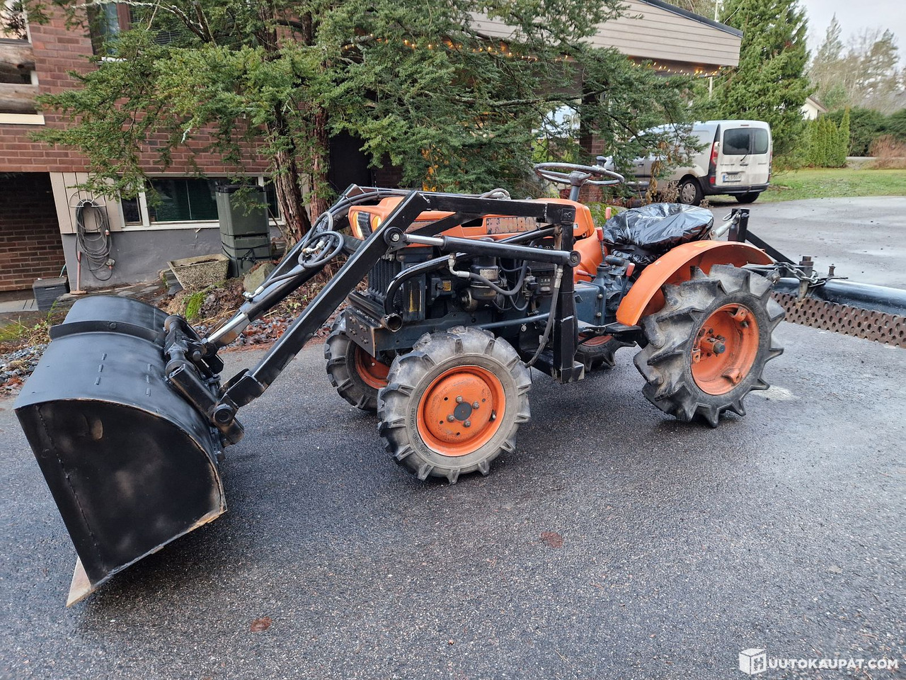 Kubota B6000, Lahti - Kleintraktor: das Bild 1 Kubota B6000, Lahti - Kleintraktor: das Bild 1