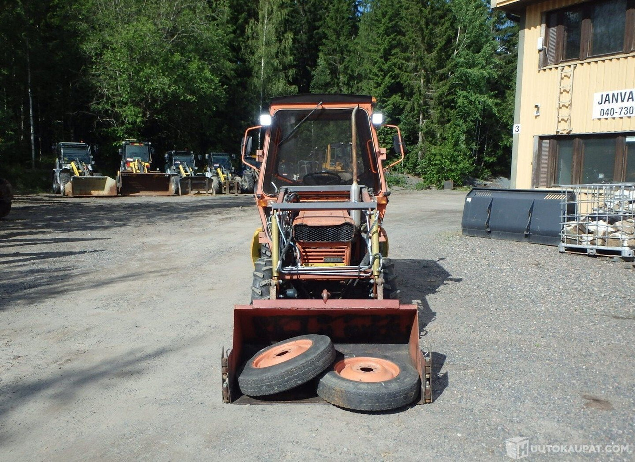 Kubota L 245 DT 4x4, 1980, 1.1 l, Diesel, 5 139 h, Forssa - Landmaschine: das Bild 3 Kubota L 245 DT 4x4, 1980, 1.1 l, Diesel, 5 139 h, Forssa - Landmaschine: das Bild 3