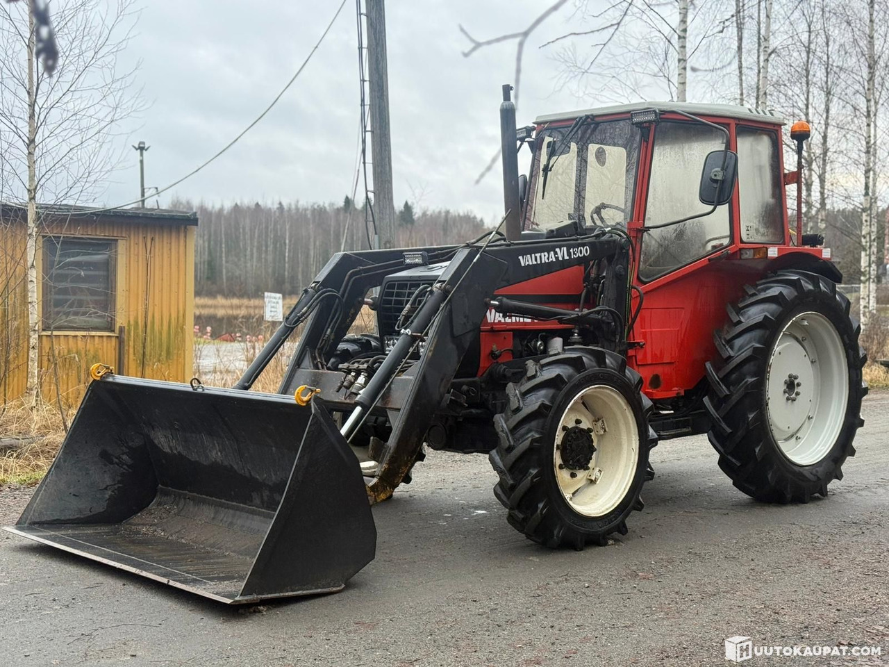 Valmet 604, 4x4 with front loader, 1985 — Well equipped!!, Jyväskylä - Traktor: das Bild 1 Valmet 604, 4x4 with front loader, 1985 — Well equipped!!, Jyväskylä - Traktor: das Bild 1