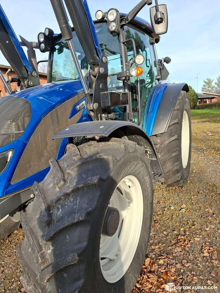 Valtra A134 with front loader, model year 2019, Kurikka - Traktor: das Bild 3 Valtra A134 with front loader, model year 2019, Kurikka - Traktor: das Bild 3
