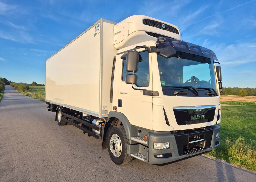 MAN TGM 15.250 7.5m winda AUTOMAT KLIMA z Niemiec EURO 6 / CHŁODNIA T-1000R THERMOKING - Kühlkoffer LKW: das Bild 3 MAN TGM 15.250 7.5m winda AUTOMAT KLIMA z Niemiec EURO 6 / CHŁODNIA T-1000R THERMOKING - Kühlkoffer LKW: das Bild 3