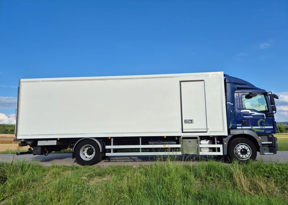 MAN TGM 18.250 Carrier 1950 D/E z Holandii / TOP STAN / 7.5m / 18 palet / winda + drzwi boczne / OKAZJA - Kühlkoffer LKW: das Bild 4 MAN TGM 18.250 Carrier 1950 D/E z Holandii / TOP STAN / 7.5m / 18 palet / winda + drzwi boczne / OKAZJA - Kühlkoffer LKW: das Bild 4