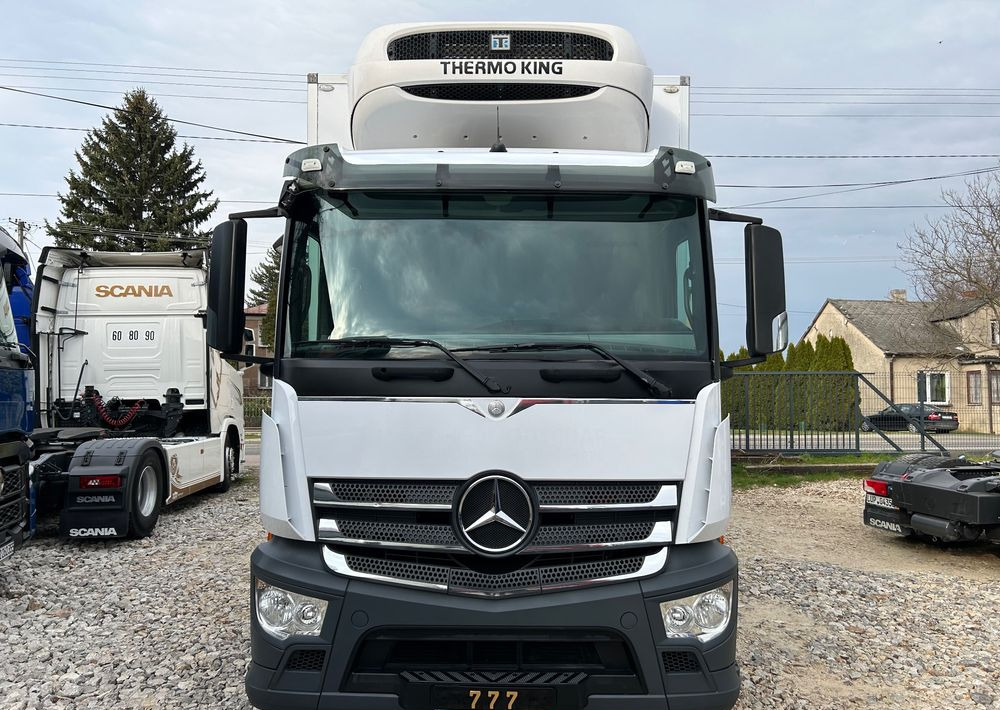 Mercedes-Benz Antos 1824 THERMO King DRZWI + winda + 2x drzwi boczne / 8.3m / z Holandii / KLIMA LEKKI / Axor man Tgm T1000-R - Kühlkoffer LKW: das Bild 4 Mercedes-Benz Antos 1824 THERMO King DRZWI + winda + 2x drzwi boczne / 8.3m / z Holandii / KLIMA LEKKI / Axor man Tgm T1000-R - Kühlkoffer LKW: das Bild 4