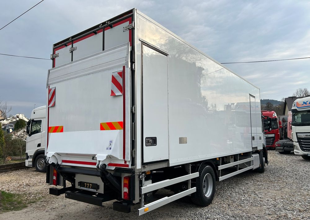 Mercedes-Benz Antos 1824 THERMO King DRZWI + winda + 2x drzwi boczne / 8.3m / z Holandii / KLIMA LEKKI / Axor man Tgm T1000-R - Kühlkoffer LKW: das Bild 5 Mercedes-Benz Antos 1824 THERMO King DRZWI + winda + 2x drzwi boczne / 8.3m / z Holandii / KLIMA LEKKI / Axor man Tgm T1000-R - Kühlkoffer LKW: das Bild 5
