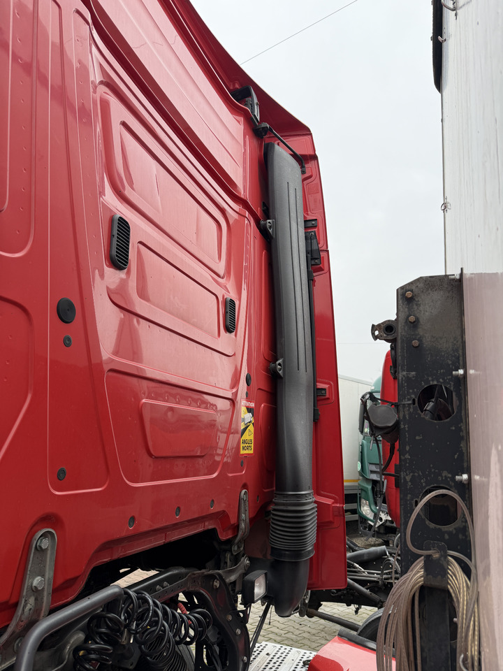 Mercedes Actros MP 4 - Aeropack/ Spoiler: das Bild 3 Mercedes Actros MP 4 - Aeropack/ Spoiler: das Bild 3