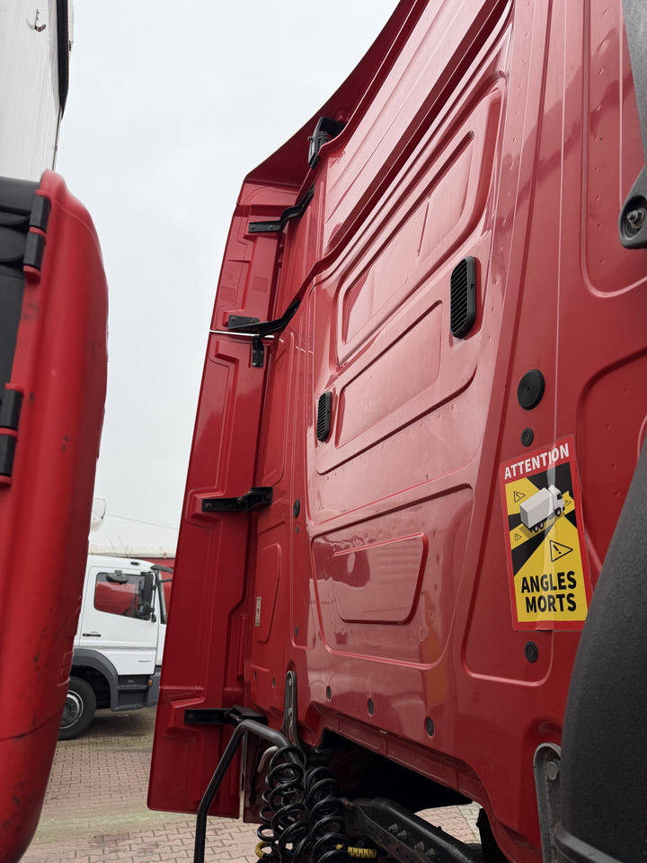 Mercedes Actros MP 4 - Aeropack/ Spoiler: das Bild 4 Mercedes Actros MP 4 - Aeropack/ Spoiler: das Bild 4
