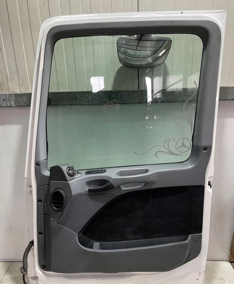 Mercedes-Benz ACTROS MP 3 MEGASPACE truck - Tür und Teile für LKW: das Bild 3 Mercedes-Benz ACTROS MP 3 MEGASPACE truck - Tür und Teile für LKW: das Bild 3