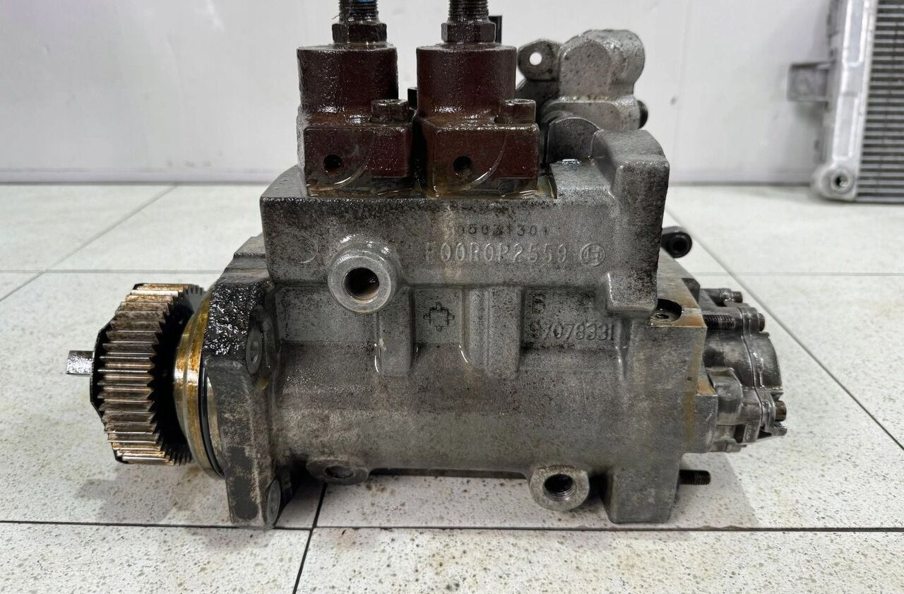 Mercedes-Benz Actros MP 4 A4700900850 truck - Kraftstoffpumpe für LKW: das Bild 2 Mercedes-Benz Actros MP 4 A4700900850 truck - Kraftstoffpumpe für LKW: das Bild 2
