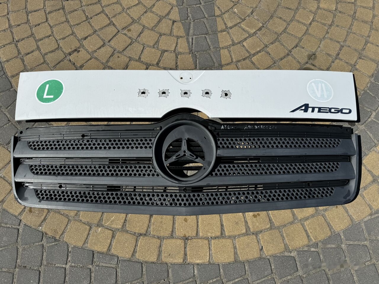 Mercedes-Benz Atego III E6 - Motorhaube für LKW: das Bild 1 Mercedes-Benz Atego III E6 - Motorhaube für LKW: das Bild 1