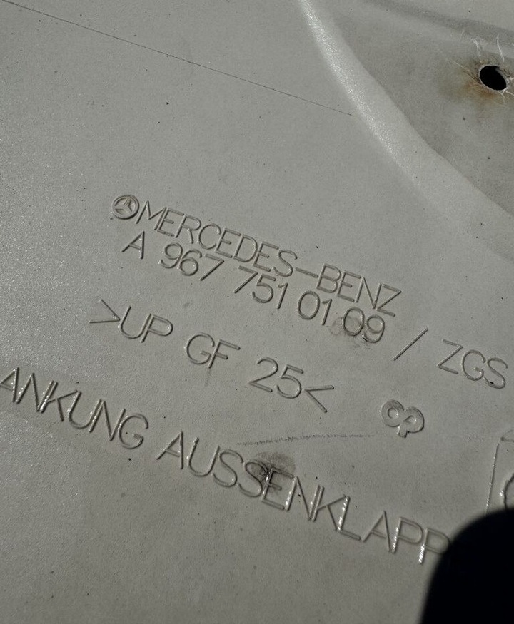 Mercedes-Benz Atego III E6 - Motorhaube für LKW: das Bild 5 Mercedes-Benz Atego III E6 - Motorhaube für LKW: das Bild 5