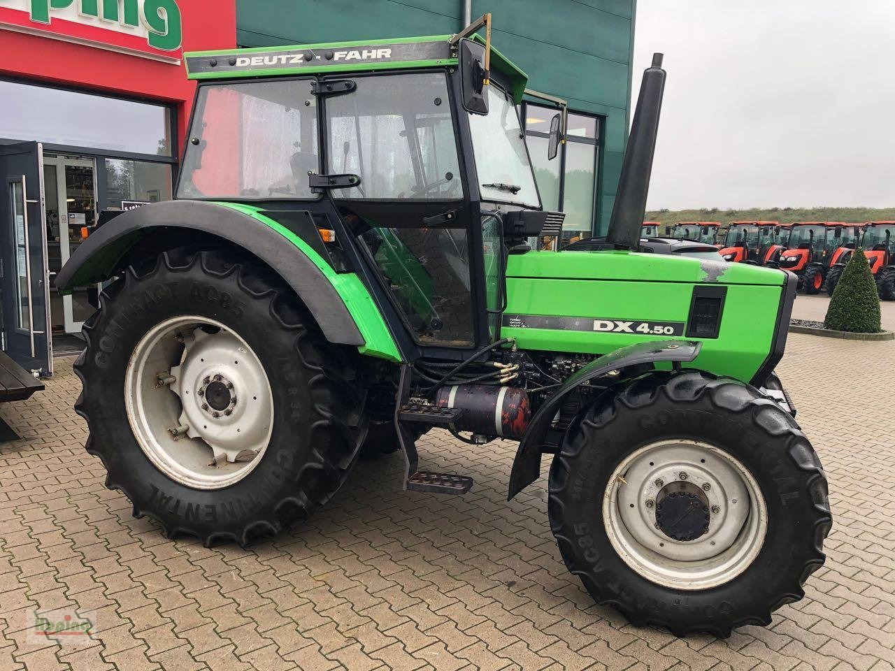 Deutz-Fahr DX 4.50 - Traktor: das Bild 2 Deutz-Fahr DX 4.50 - Traktor: das Bild 2