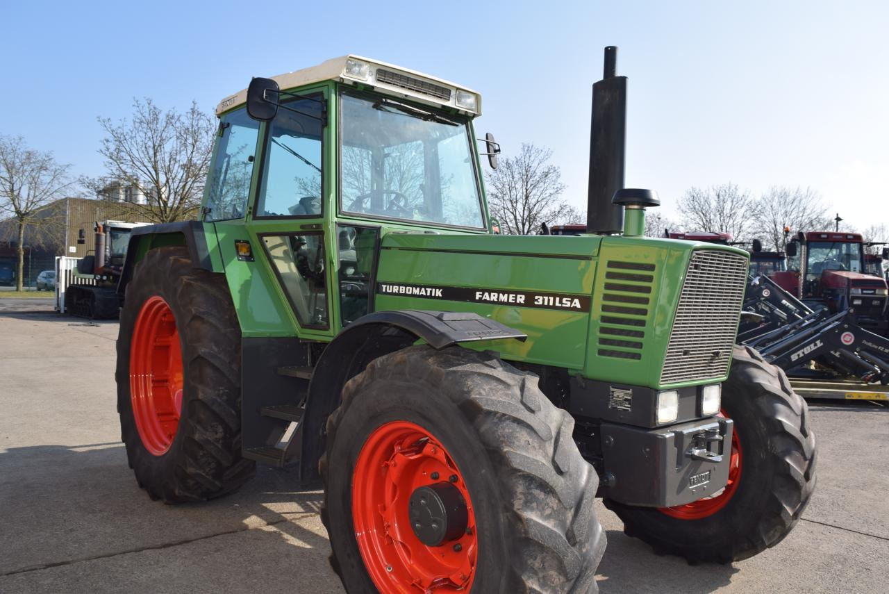Fendt Farmer 311 LSA - Traktor: das Bild 1 Fendt Farmer 311 LSA - Traktor: das Bild 1
