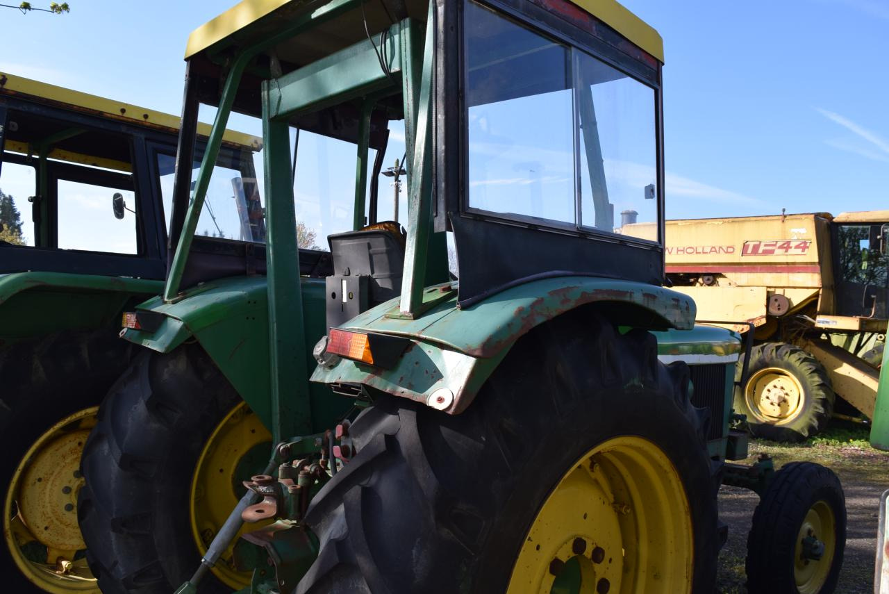 John Deere 2130 - Traktor: das Bild 3 John Deere 2130 - Traktor: das Bild 3