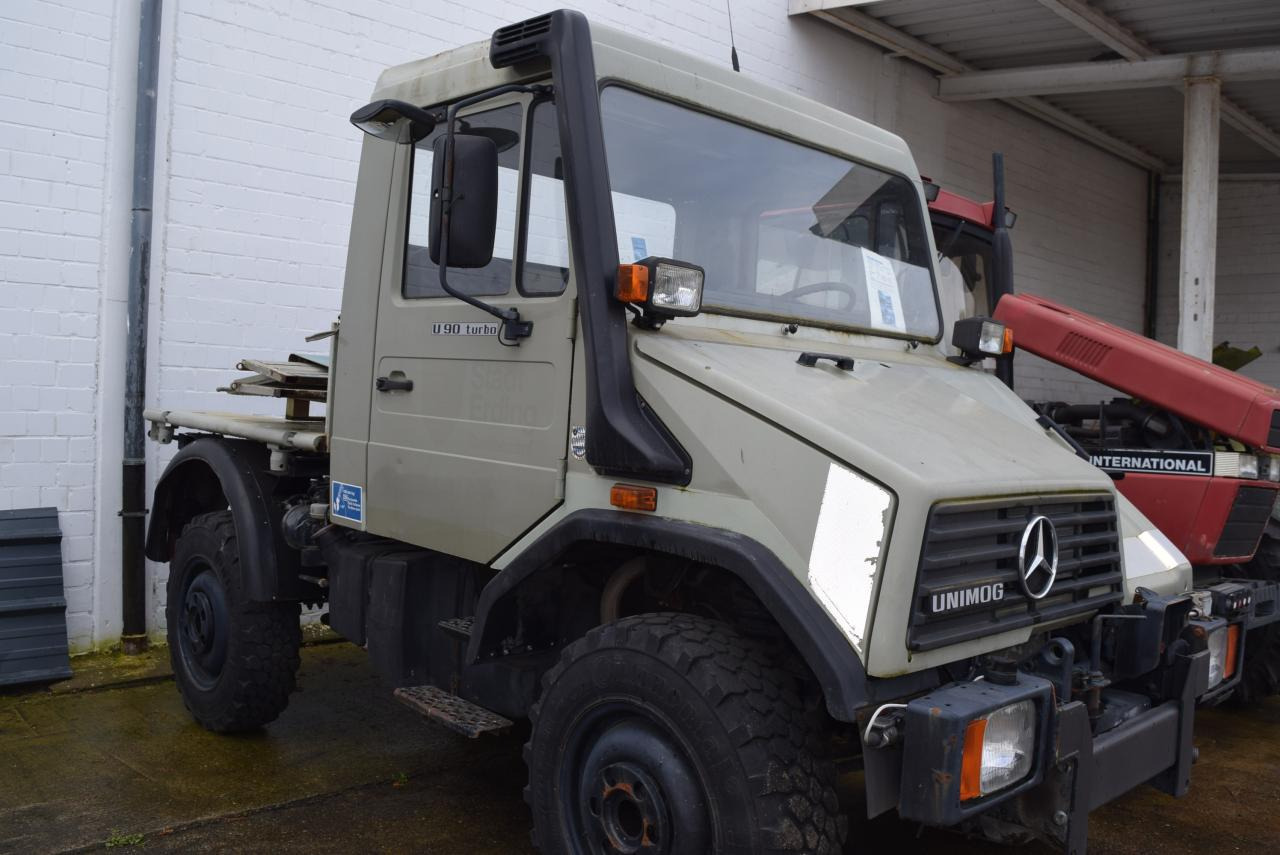 Mercedes-Benz Unimog U 90 - Kommunal-/ Sonderfahrzeug: das Bild 2 Mercedes-Benz Unimog U 90 - Kommunal-/ Sonderfahrzeug: das Bild 2