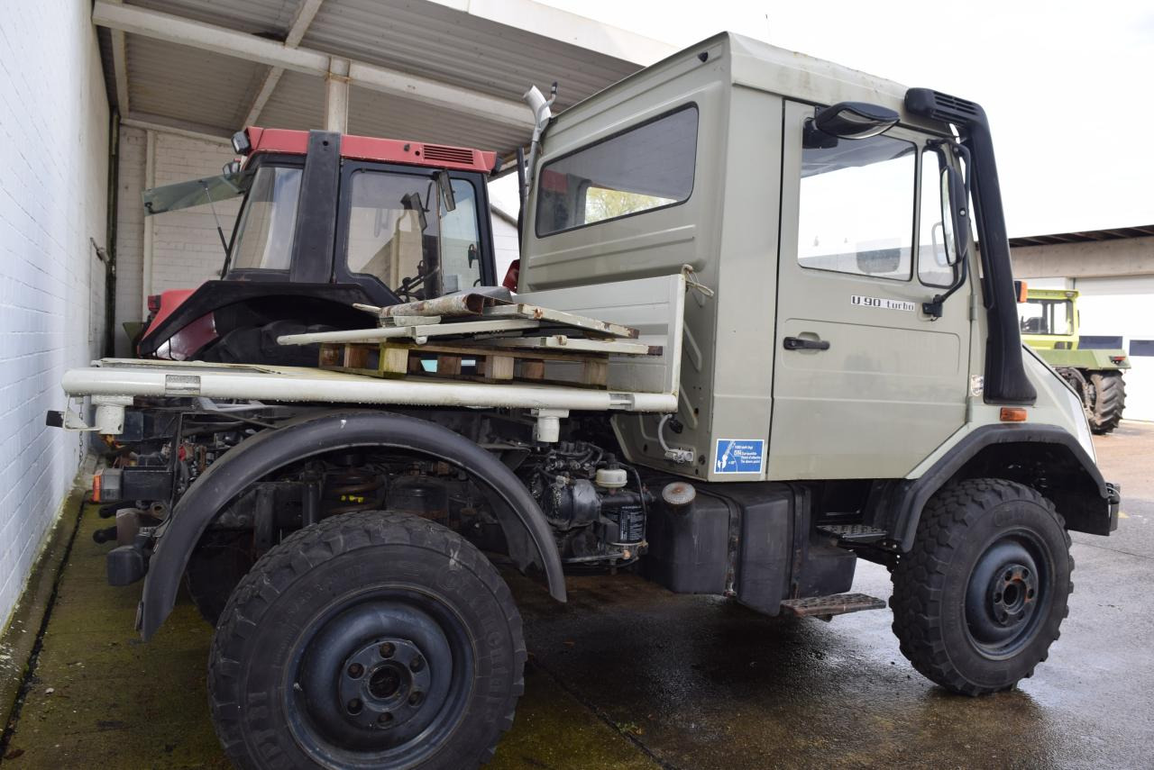 Mercedes-Benz Unimog U 90 - Kommunal-/ Sonderfahrzeug: das Bild 3 Mercedes-Benz Unimog U 90 - Kommunal-/ Sonderfahrzeug: das Bild 3