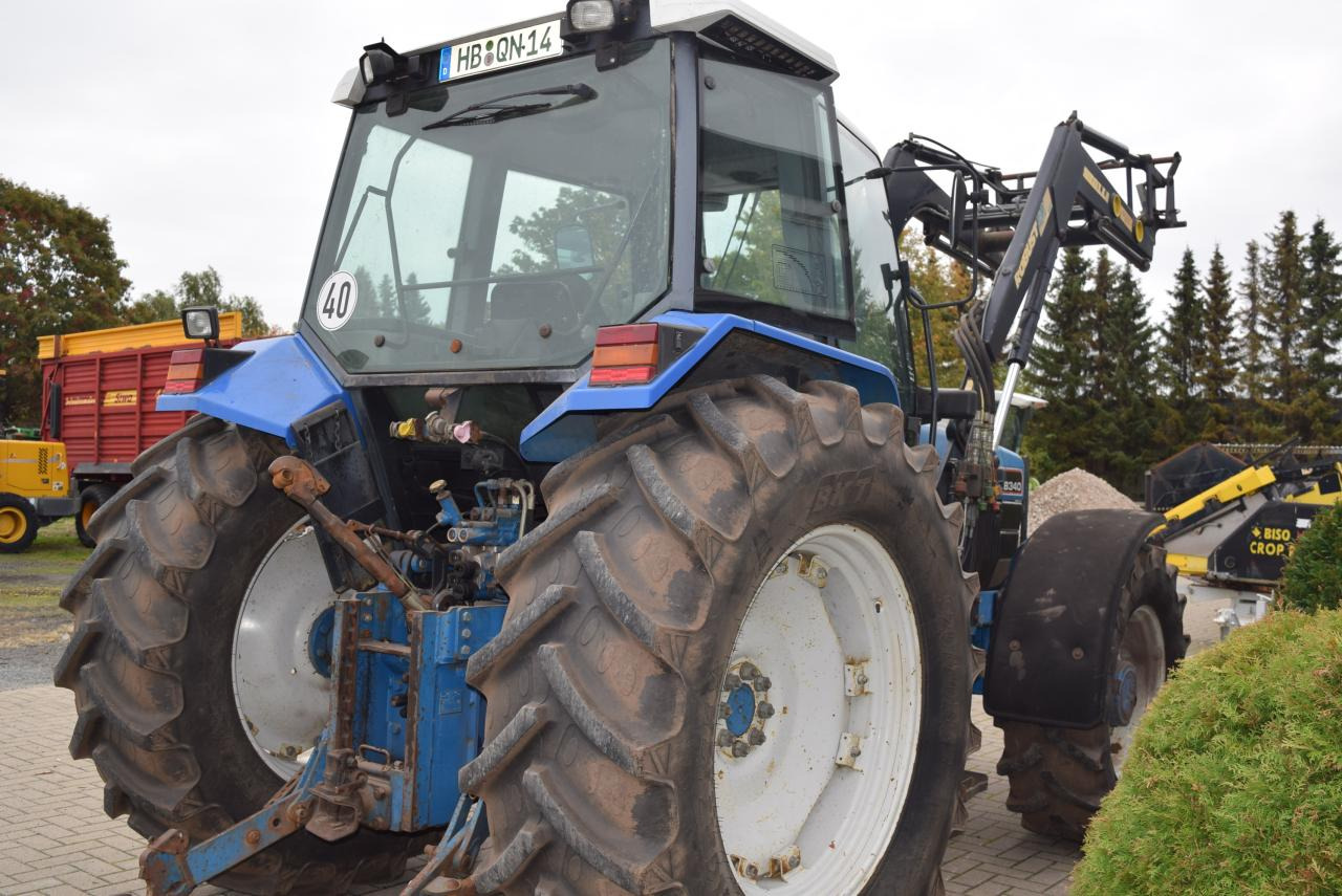 New Holland 8340 - Traktor: das Bild 3 New Holland 8340 - Traktor: das Bild 3