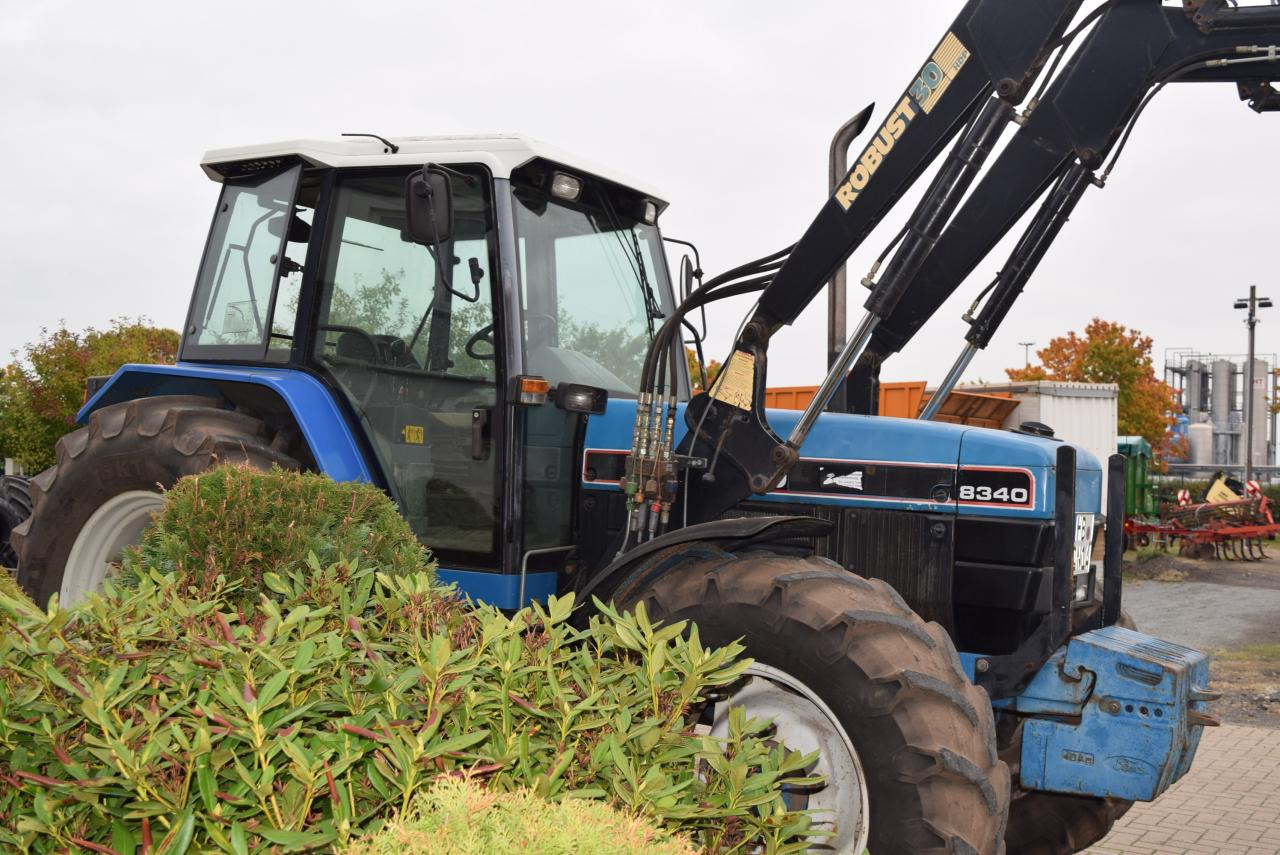 New Holland 8340 - Traktor: das Bild 2 New Holland 8340 - Traktor: das Bild 2