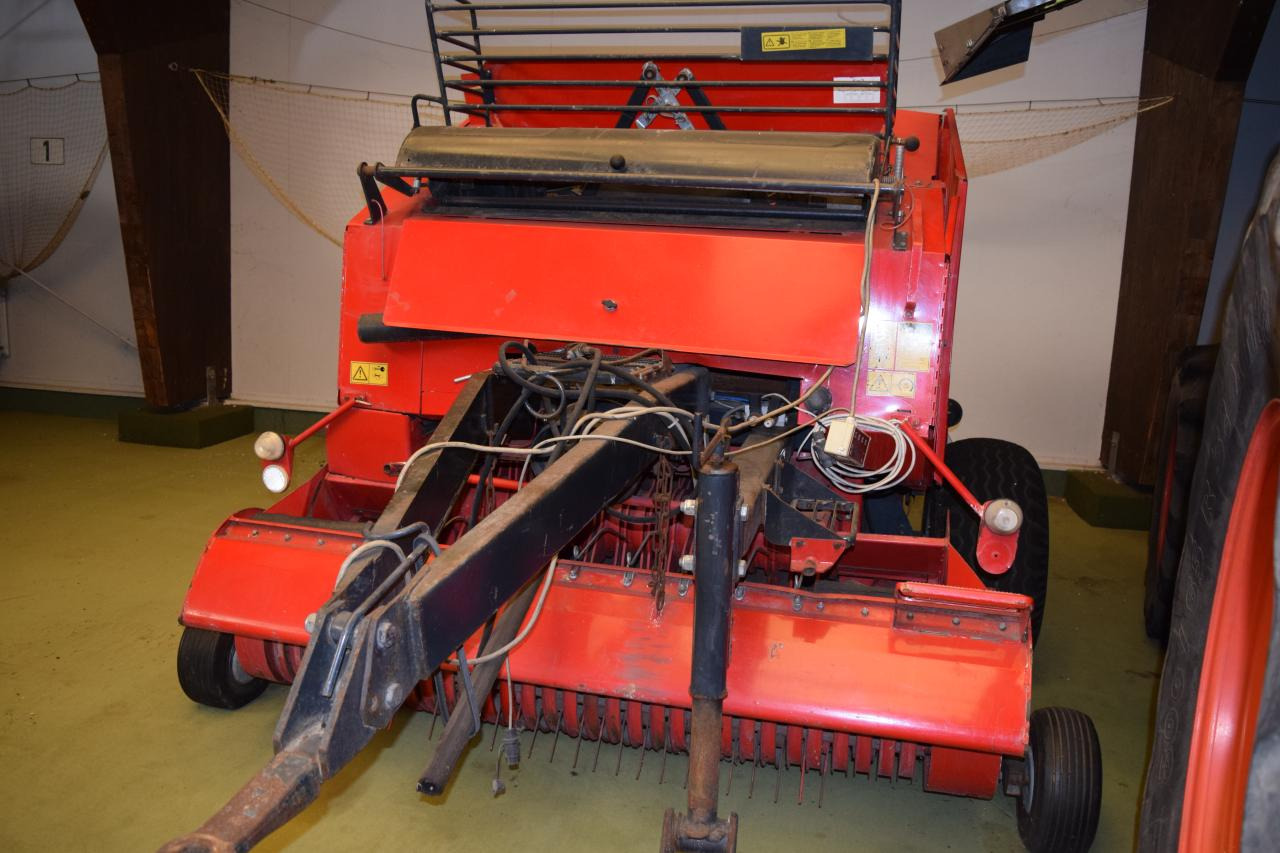 Unia DF 120.1.8 - Rundballenpresse: das Bild 3 Unia DF 120.1.8 - Rundballenpresse: das Bild 3