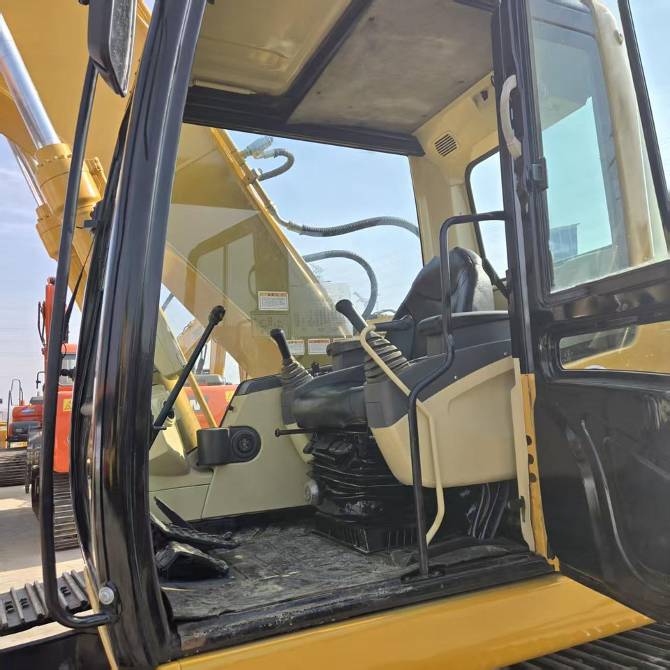 Kettenbagger CATERPILLAR 320C: das Bild 9