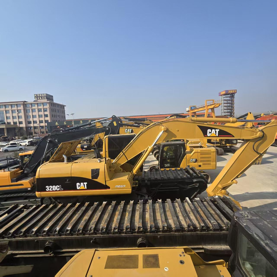 CATERPILLAR 320DL - Amphibische Bagger: das Bild 4 CATERPILLAR 320DL - Amphibische Bagger: das Bild 4