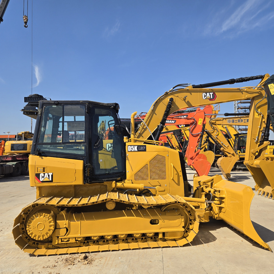 CATERPILLAR D5K - Bulldozer: das Bild 1 CATERPILLAR D5K - Bulldozer: das Bild 1