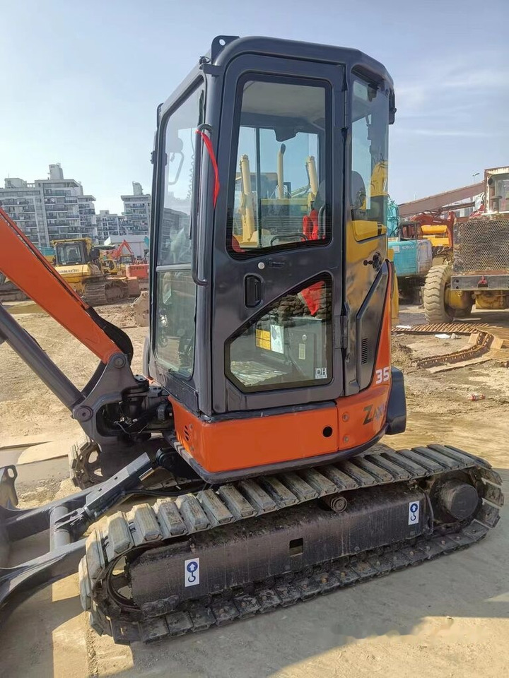 Hitachi ZX35U-5A - Minibagger: das Bild 3 Hitachi ZX35U-5A - Minibagger: das Bild 3