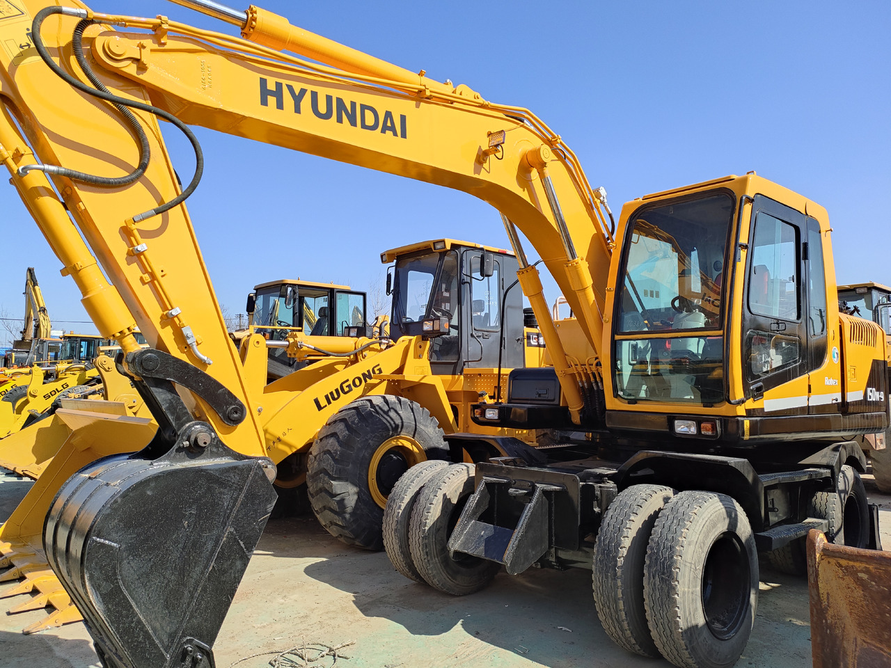 Hyundai R150W-9 - Mobilbagger: das Bild 1 Hyundai R150W-9 - Mobilbagger: das Bild 1