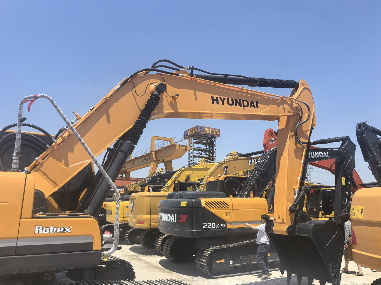 Hyundai R305LC-9T - Kettenbagger: das Bild 3 Hyundai R305LC-9T - Kettenbagger: das Bild 3