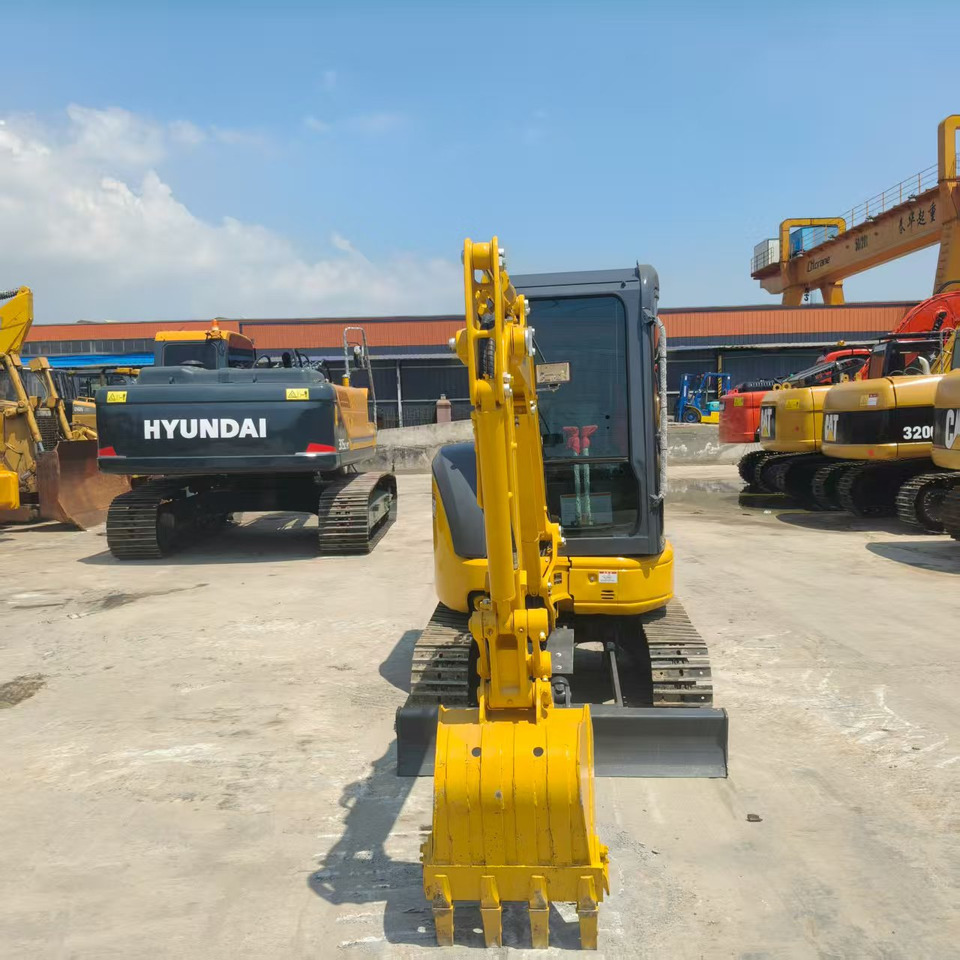 KOMATSU PC30 - Minibagger: das Bild 2 KOMATSU PC30 - Minibagger: das Bild 2