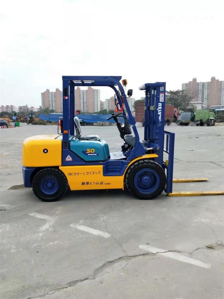 Komatsu FD30 - Dieselstapler: das Bild 4 Komatsu FD30 - Dieselstapler: das Bild 4