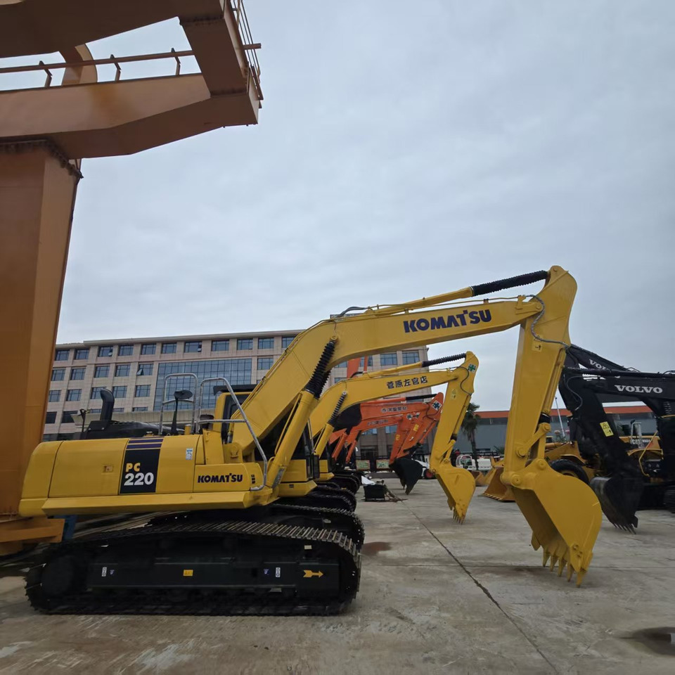 Komatsu PC220-8 - Kettenbagger: das Bild 3 Komatsu PC220-8 - Kettenbagger: das Bild 3