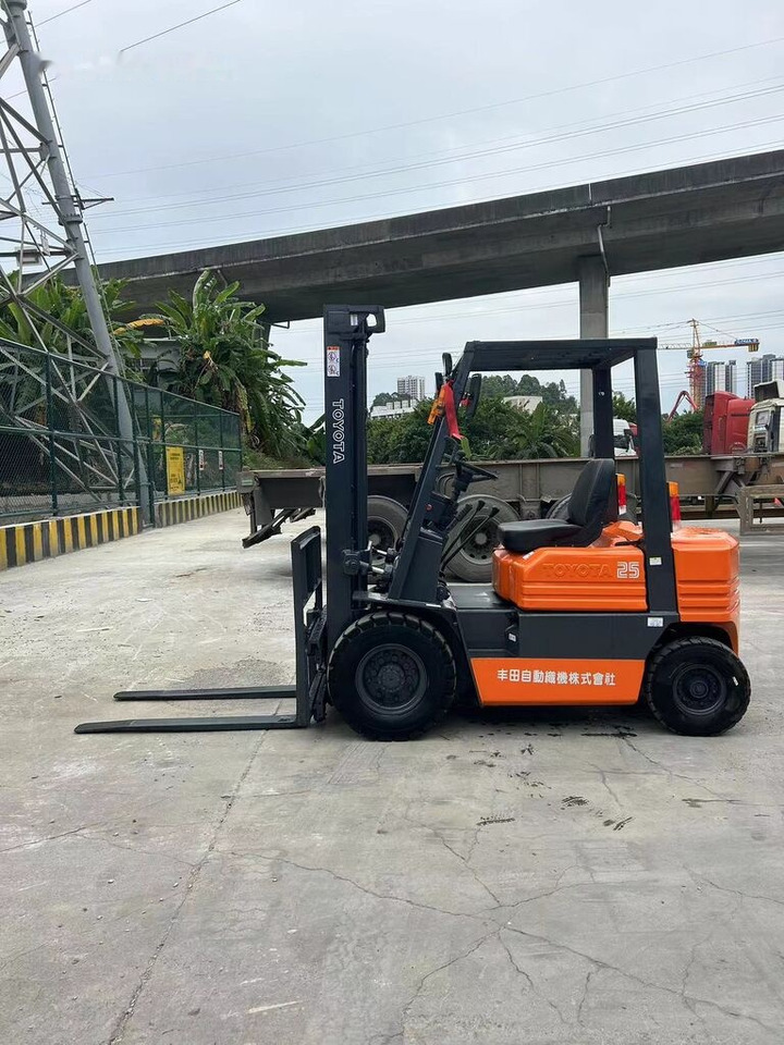 Toyota FD25 - Dieselstapler: das Bild 1 Toyota FD25 - Dieselstapler: das Bild 1
