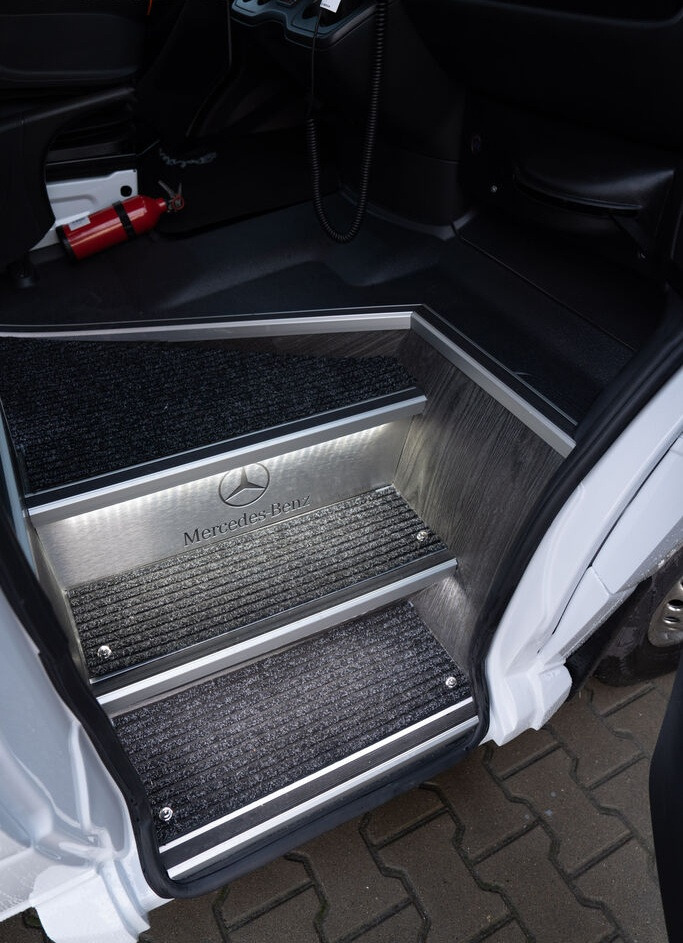 Kleinbus, Personentransporter, Zustand - NEU Mercedes-Benz Sprinter 519: das Bild 12