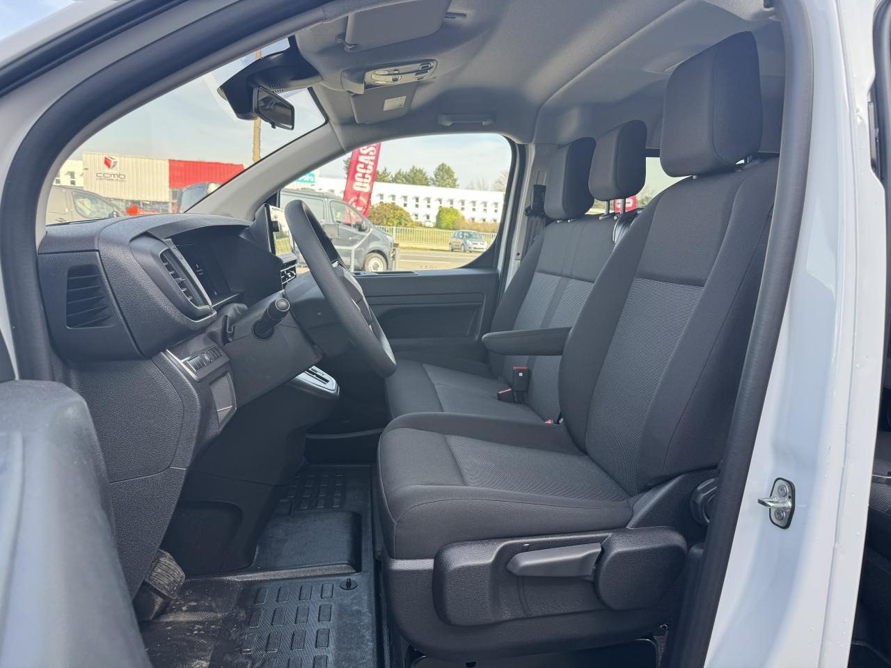 CITROEN jumpy M 2.0 HDI 180 EAT-8 CABINE APPROFONDIE 5 PLACES - Transporter mit Doppelkabine: das Bild 5 CITROEN jumpy M 2.0 HDI 180 EAT-8 CABINE APPROFONDIE 5 PLACES - Transporter mit Doppelkabine: das Bild 5