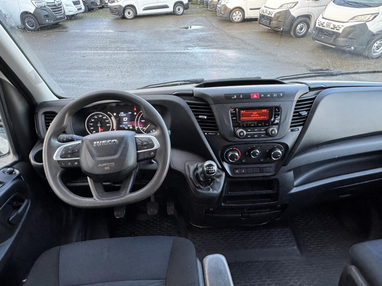 IVECO DAILY 35C14 BENNE COFFRE DOUBLE CABINE RJ 6 places - Kipper Transporter, Transporter mit Doppelkabine: das Bild 4 IVECO DAILY 35C14 BENNE COFFRE DOUBLE CABINE RJ 6 places - Kipper Transporter, Transporter mit Doppelkabine: das Bild 4