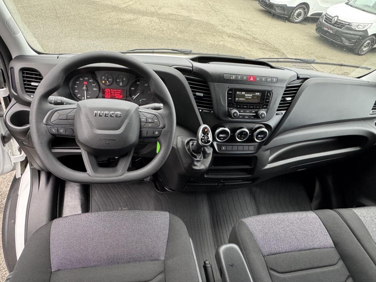 IVECO Daily 35 C 16H3.0 - BV Hi-Matic (Quad-Tor) CHASSIS CABINE CAISSE 20M3 - Koffer Transporter: das Bild 3 IVECO Daily 35 C 16H3.0 - BV Hi-Matic (Quad-Tor) CHASSIS CABINE CAISSE 20M3 - Koffer Transporter: das Bild 3