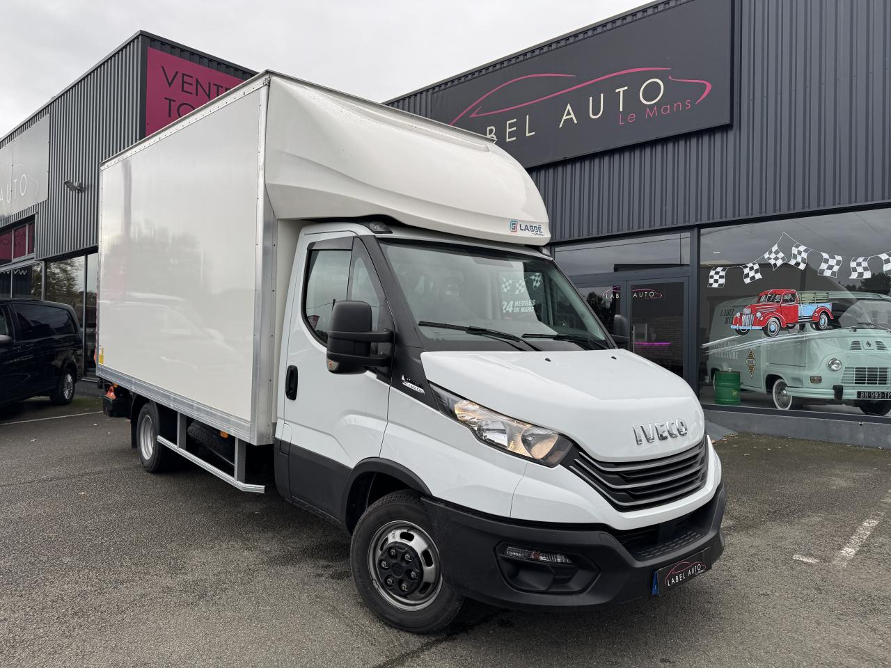 IVECO Daily 35 C 16H3.0 - BV Hi-Matic (Quad-Tor) CHASSIS CABINE CAISSE 20M3 - Koffer Transporter: das Bild 2 IVECO Daily 35 C 16H3.0 - BV Hi-Matic (Quad-Tor) CHASSIS CABINE CAISSE 20M3 - Koffer Transporter: das Bild 2