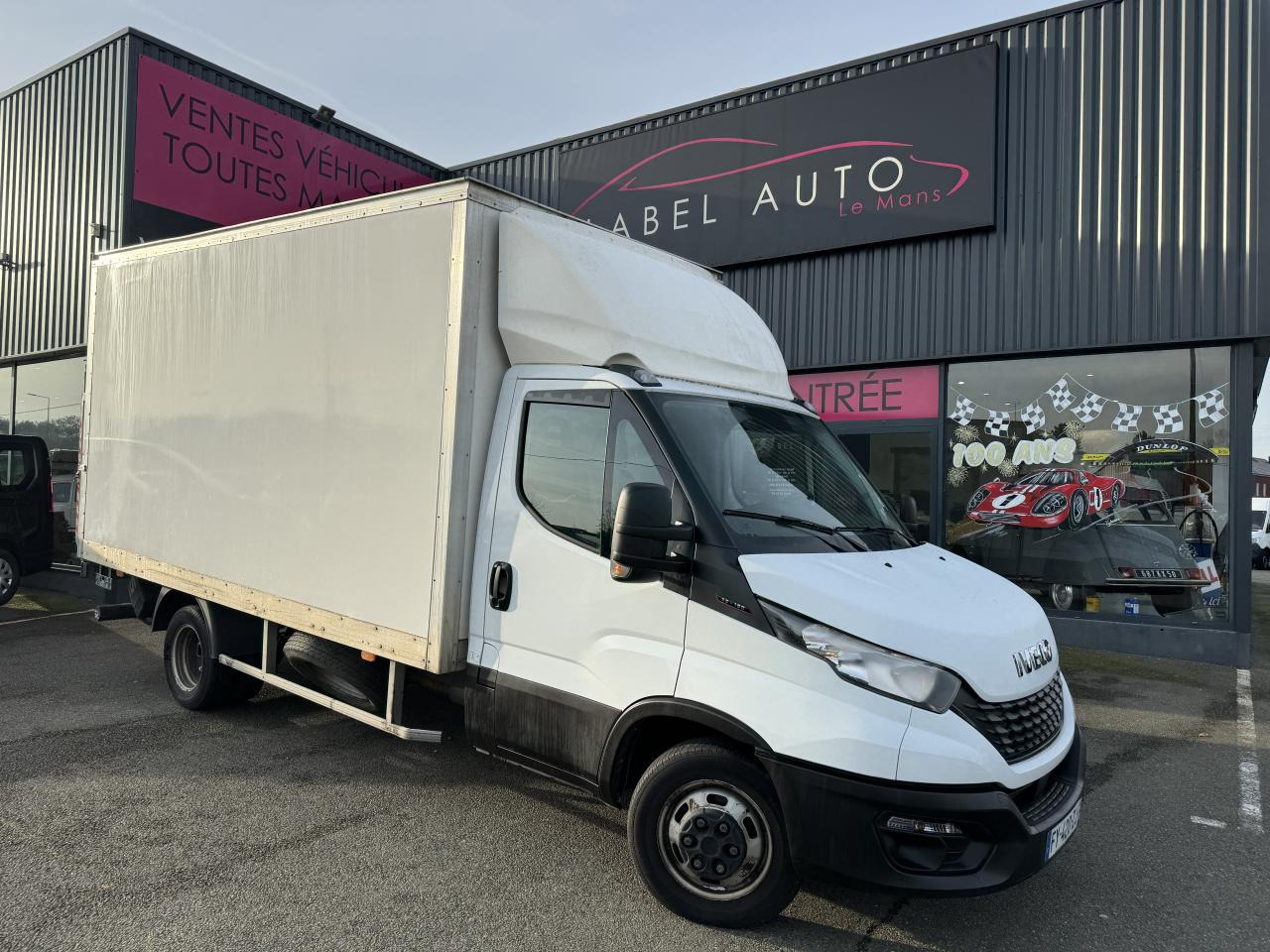 IVECO Daily 35C16 CAISSE HAYON 20M3 RJ 3.0L 160CH - Koffer Transporter: das Bild 1 IVECO Daily 35C16 CAISSE HAYON 20M3 RJ 3.0L 160CH - Koffer Transporter: das Bild 1